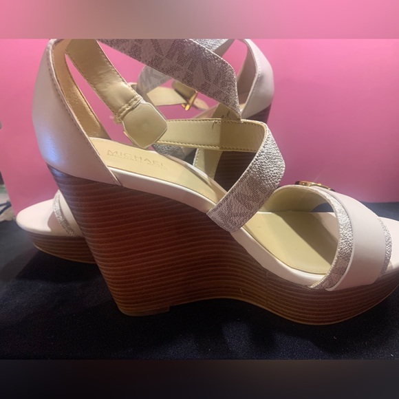 Michael by Michael Kors “Carmen” Logo Wedge heel sandals sz 7 - Picture 6 of 12